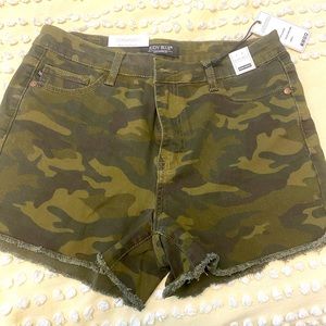 Judy Blue NWT large camo shorts